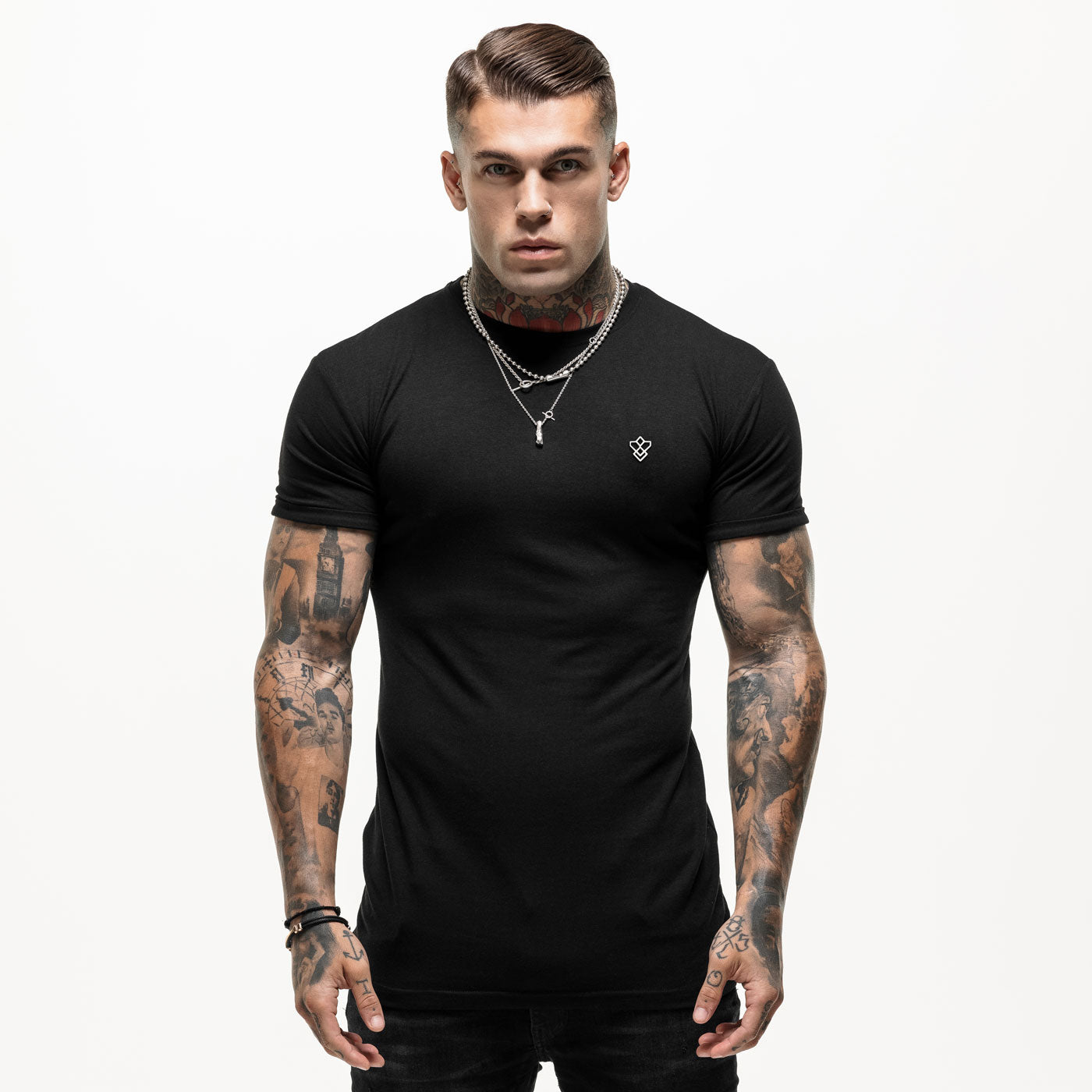 T-shirt noir avec logo en métal modal