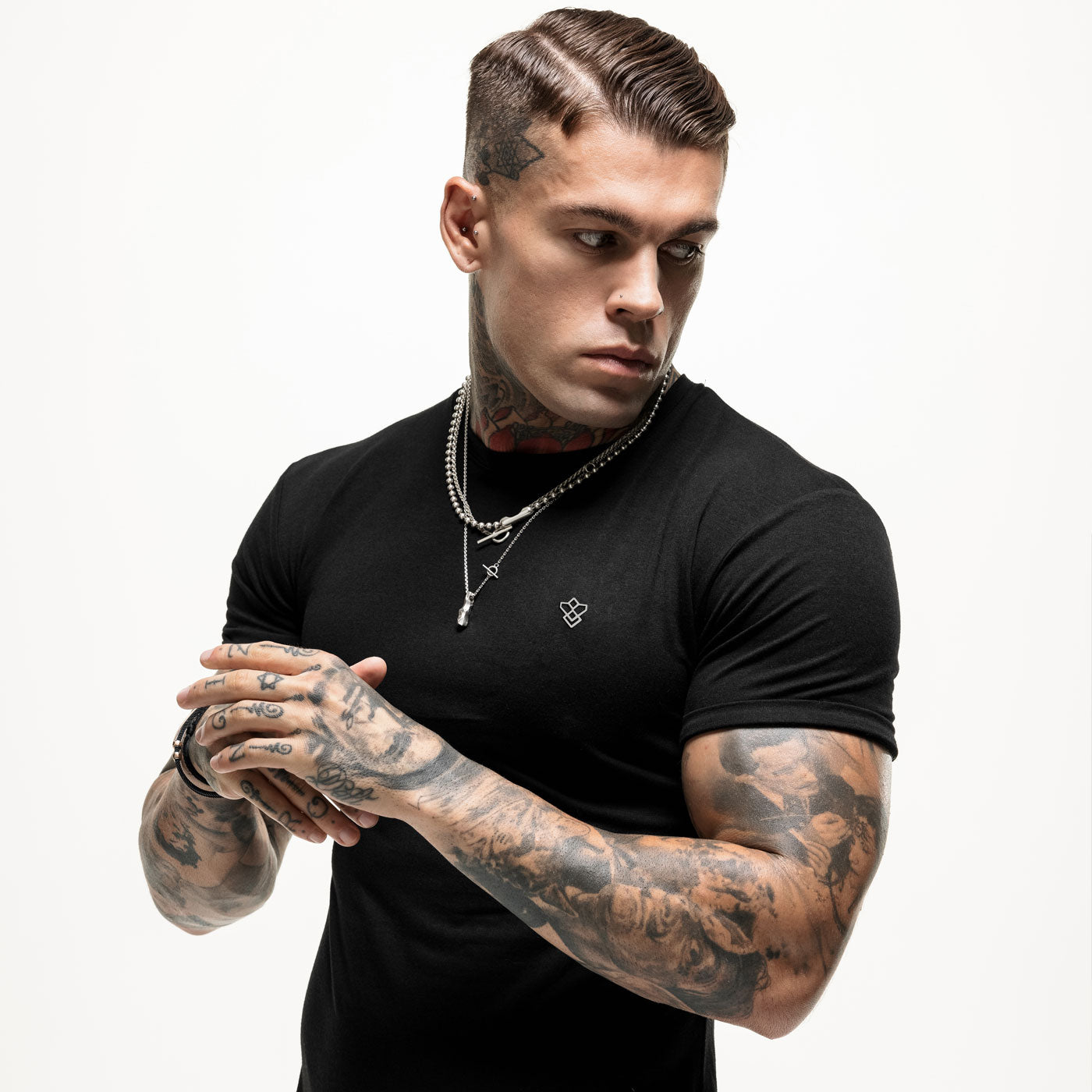 T-shirt noir avec logo en métal modal